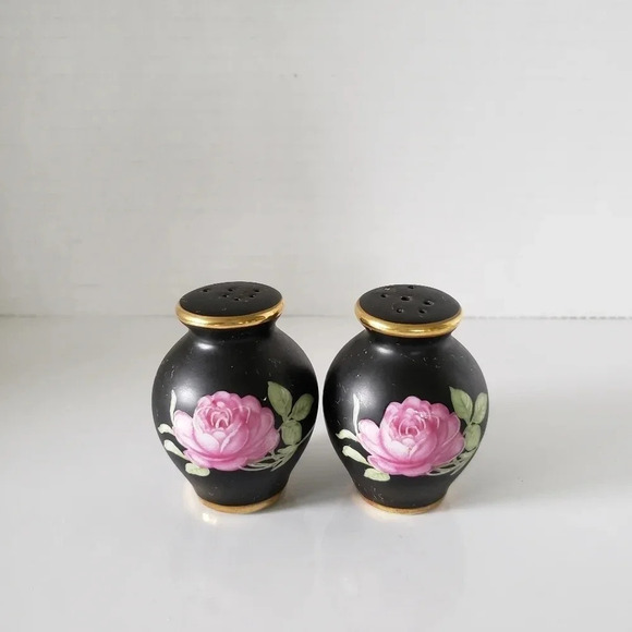 Vintage set of  2 Porcelain Mini Black/Pink Floral Salt/Pepper Shakers. - Picture 1 of 5